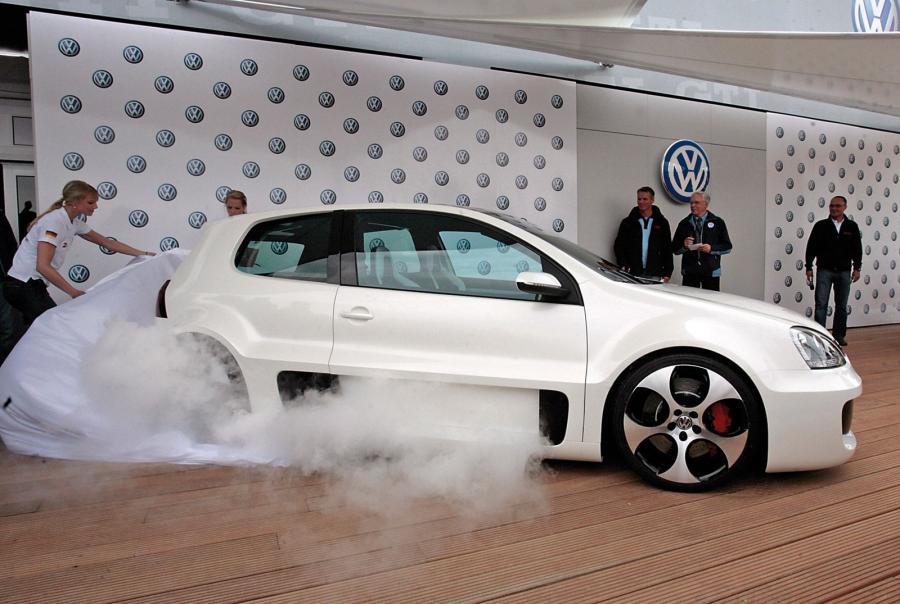  Volkswagen Golf GTi W12 650 Concept 2007 года  (фото 31 из 36)